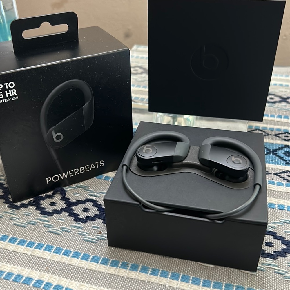 New Beats Powerbeats no tags